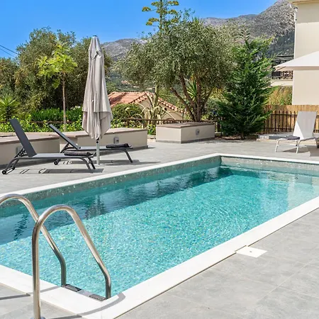 Legantes Luxury With Shared Pool * Makriotika