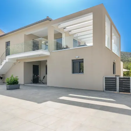 Legantes Luxury With Shared Pool Appartamento