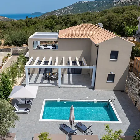 Legantes Luxury With Shared Pool