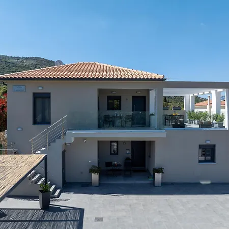 Appartamento Legantes Luxury With Shared Pool Makriotika