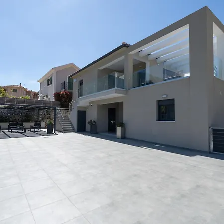 Legantes Luxury With Shared Pool Appartamento Makriotika