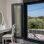 Legantes Luxury With Shared Pool *