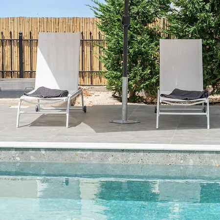 Апартаменты Legantes Luxury With Shared Pool