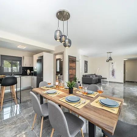 Legantes Luxury With Shared Pool Makriotika