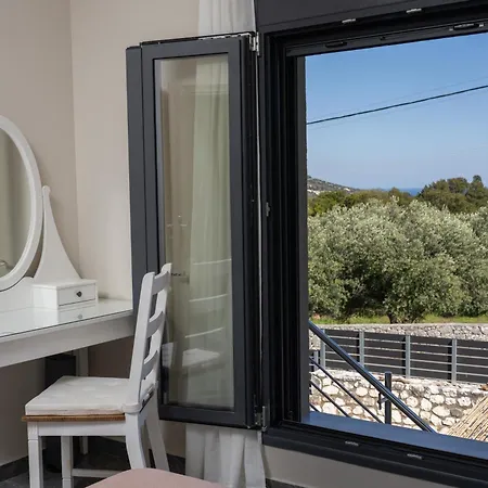 Legantes Luxury With Shared Pool *