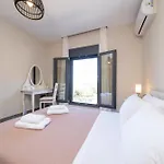 Legantes Luxury With Shared Pool Apartament *