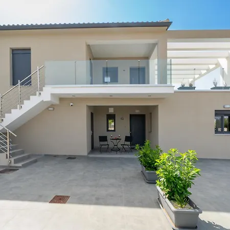 아파트 Legantes Luxury With Shared Pool Makriotika