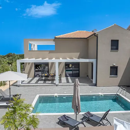 Apartmán Legantes Luxury With Shared Pool *
