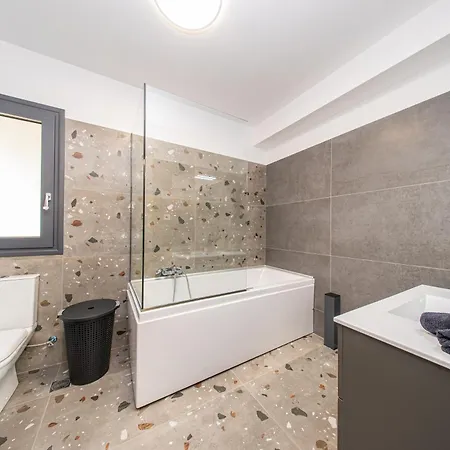 Legantes Luxury With Shared Pool Apartmán