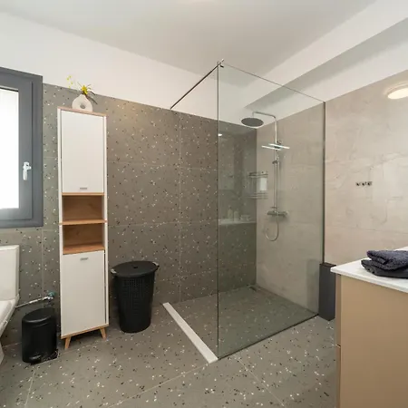 Legantes Luxury With Shared Pool Makriotika