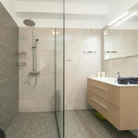 아파트 Legantes Luxury With Shared Pool