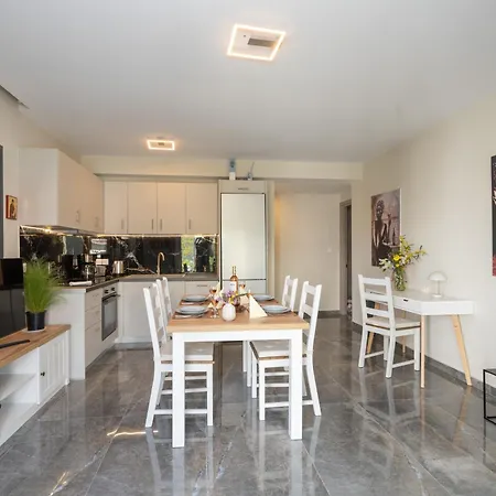 Apartmán Legantes Luxury With Shared Pool