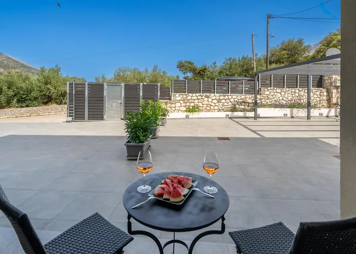 Legantes Luxury With Shared Pool * Makriotika