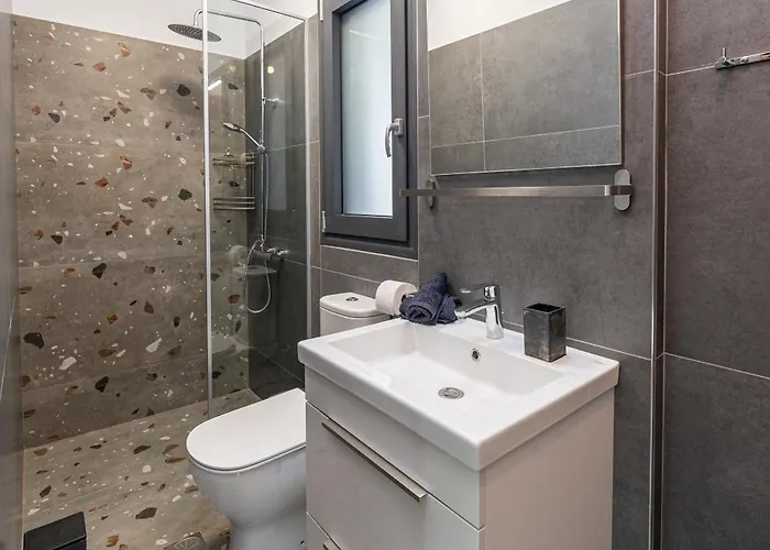 Legantes Luxury With Shared Pool Apartment *