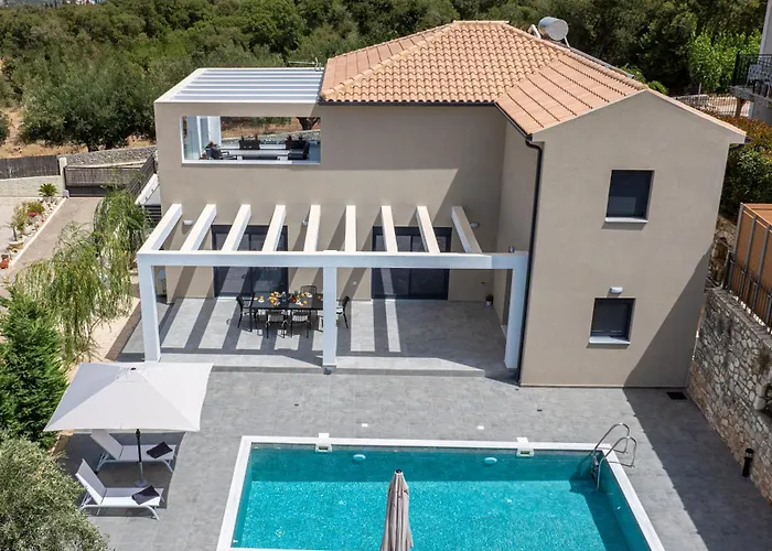 Legantes Luxury With Shared Pool