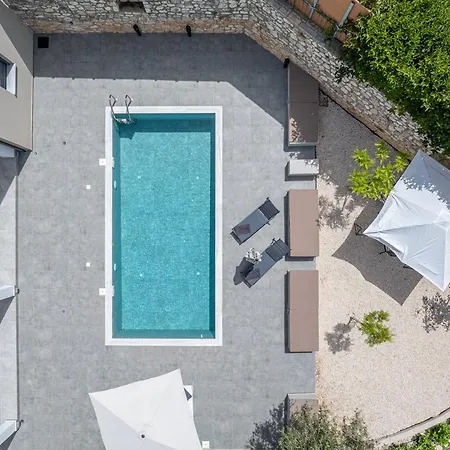 Legantes Luxury With Shared Pool * Makriótika