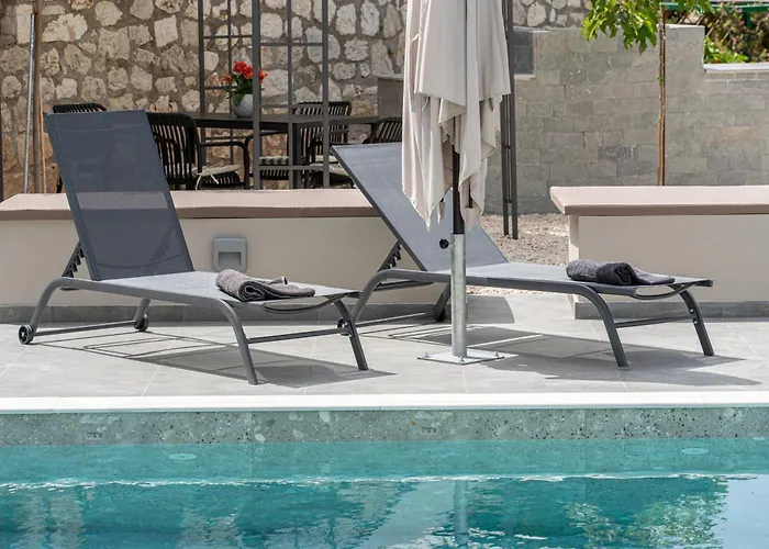 Legantes Luxury With Shared Pool