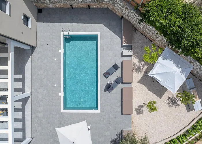 Legantes Luxury With Shared Pool * Makriótika