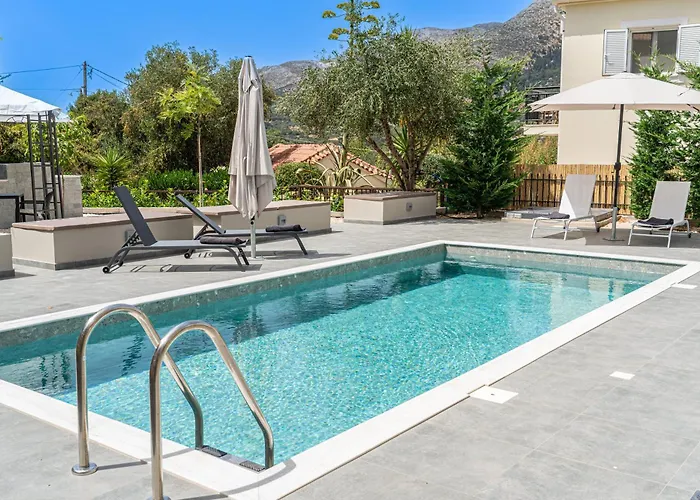 Legantes Luxury With Shared Pool * Makriótika