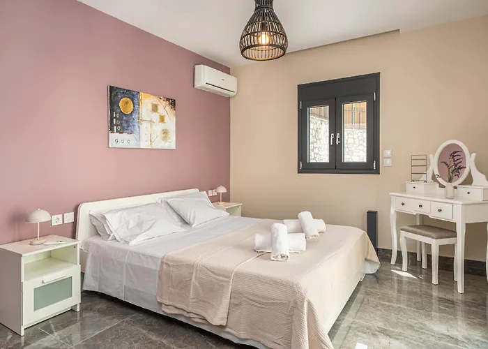 Legantes Luxury With Shared Pool *