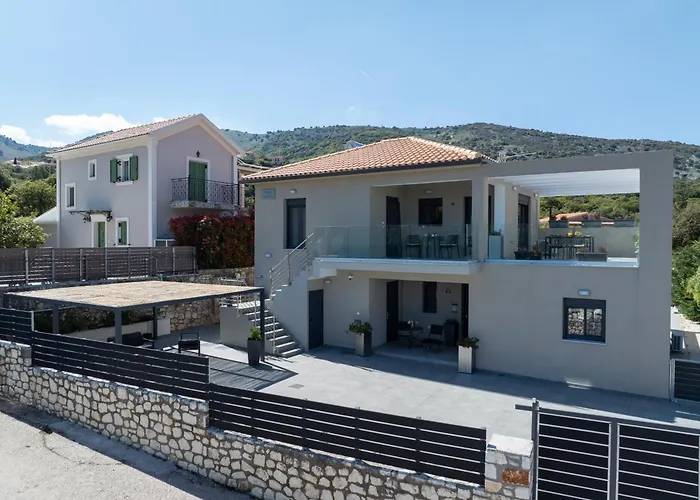 Legantes Luxury With Shared Pool Makriótika