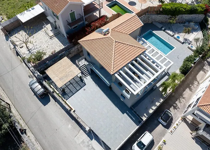 Legantes Luxury With Shared Pool * Makriótika