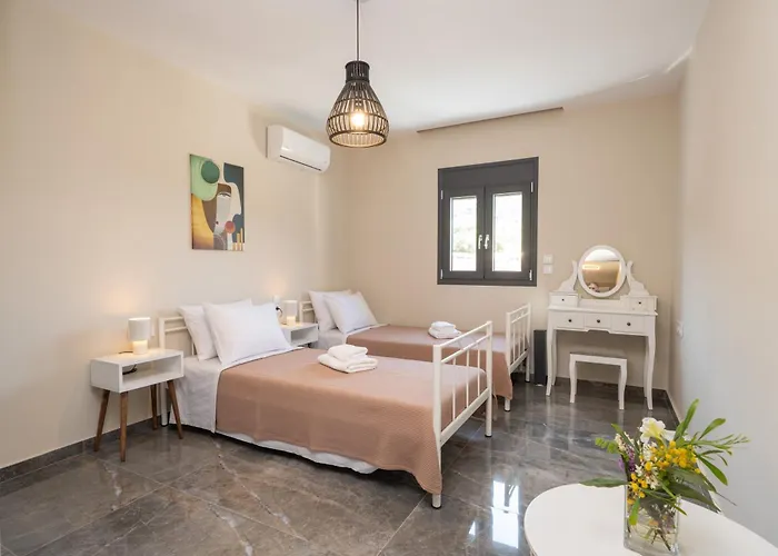 Legantes Luxury With Shared Pool *
