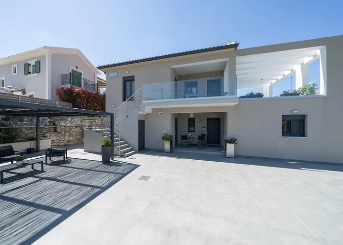 Legantes Luxury With Shared Pool